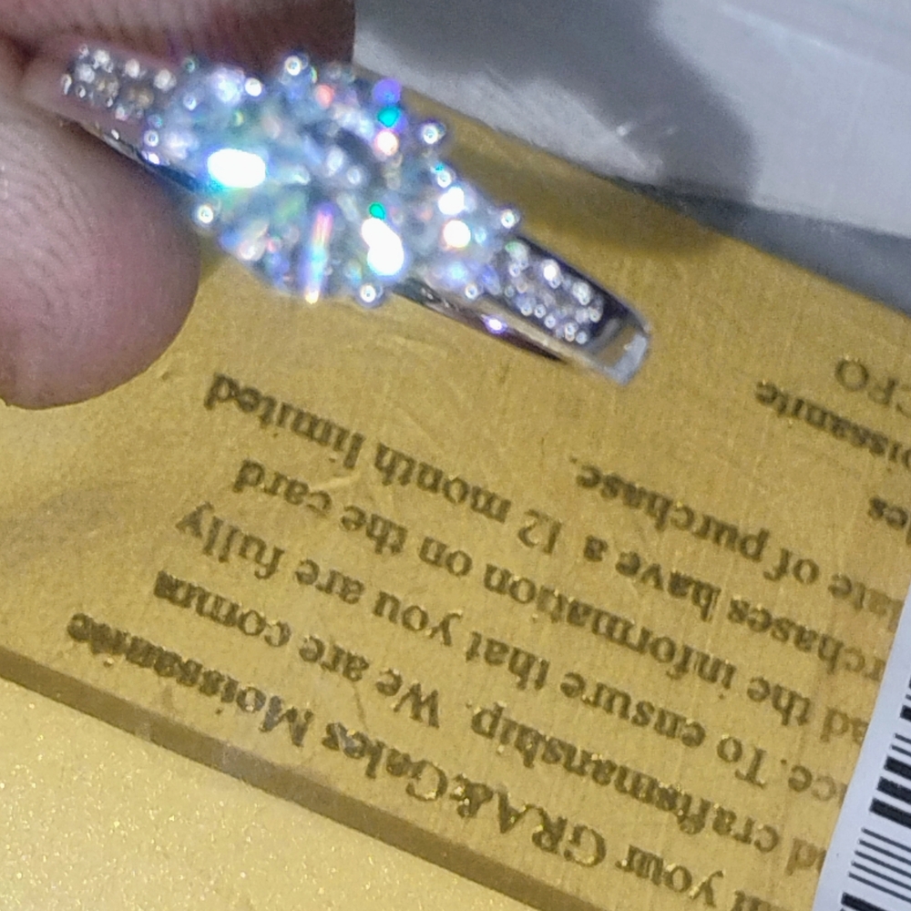 Stunning Silver Ring With Sparkling Gemstone - image 2